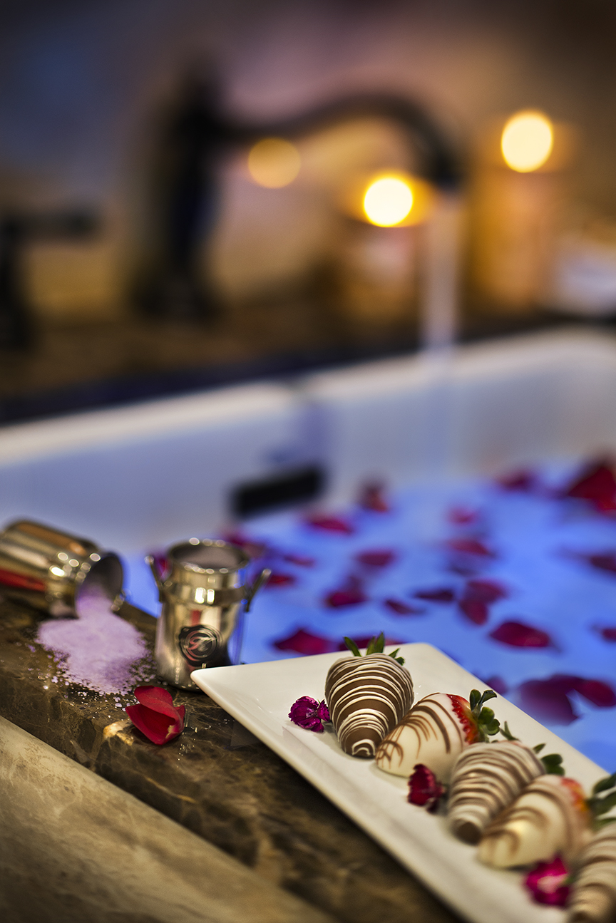 Romance Bathtub Rose Petals